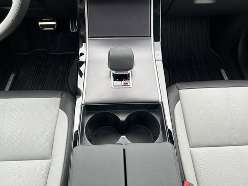 New 2026 Land Rover Range Rover Velar Dynamic SE image 23