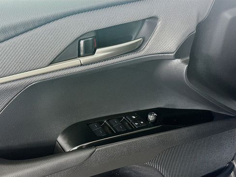 Used 2025 Toyota Camry SE FWD image 15