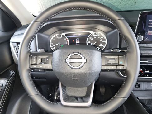 Used 2025 Nissan Rogue SV AWD/4WD image 22