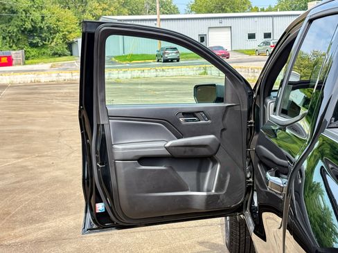 Used 2024 Chevrolet Colorado LT w/ LT Convenience Package III AWD/4WD image 16
