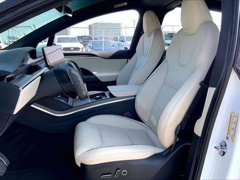 Used 2022 Tesla Model X Plaid image 7