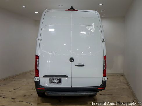Used 2021 Mercedes-Benz Sprinter 2500 w/ Driver Convenience Package image 5