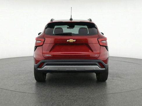 Used 2025 Chevrolet Trax LT w/ LT Convenience Package FWD image 7
