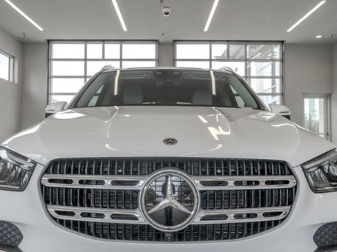 Used 2025 Mercedes-Benz GLE 450e 4MATIC w/ Driver Assistance Package image 22