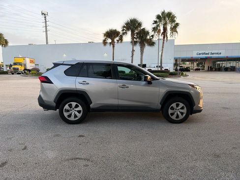Used 2024 Toyota RAV4 LE FWD image 4