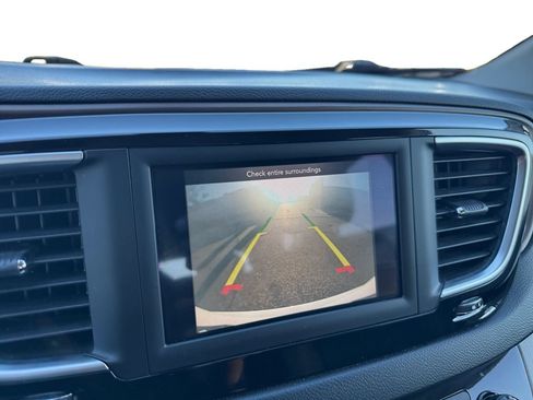 Used 2023 Chrysler Voyager LX FWD image 13