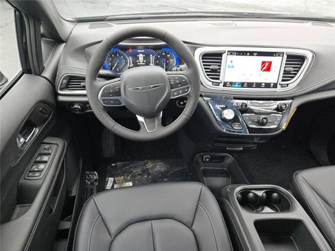 New 2026 Chrysler Pacifica Select image 20