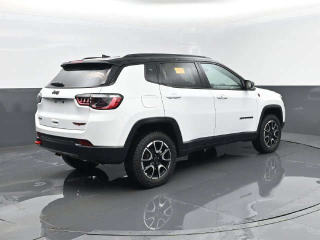 Used 2025 Jeep Compass Trailhawk AWD/4WD image 20