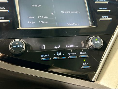 Used 2018 Toyota Camry SE FWD image 26