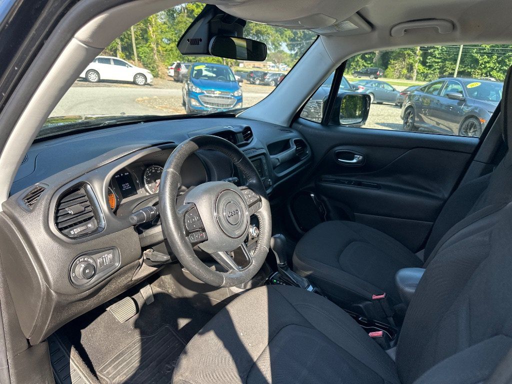 Used 2017 Jeep Renegade Altitude FWD image 12