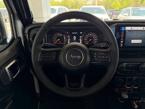 Used 2026 Jeep Gladiator Mojave AWD/4WD image 19