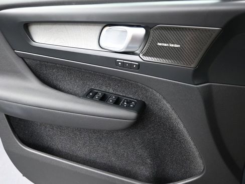 Used 2023 Volvo XC40 B5 Ultimate w/ Protection Package Premier image 16