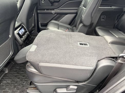 Used 2021 Lincoln Aviator Reserve AWD/4WD image 38