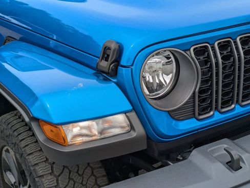 Used 2025 Jeep Gladiator Sport AWD/4WD image 29