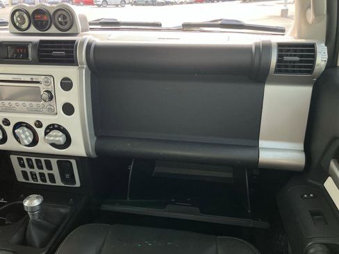 Used 2012 Toyota FJ Cruiser 4WD image 19