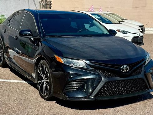 Used 2020 Toyota Camry SE FWD image 6