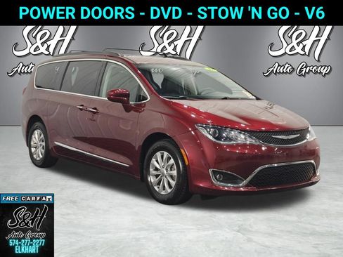Used 2017 Chrysler Pacifica Touring-L FWD image 1