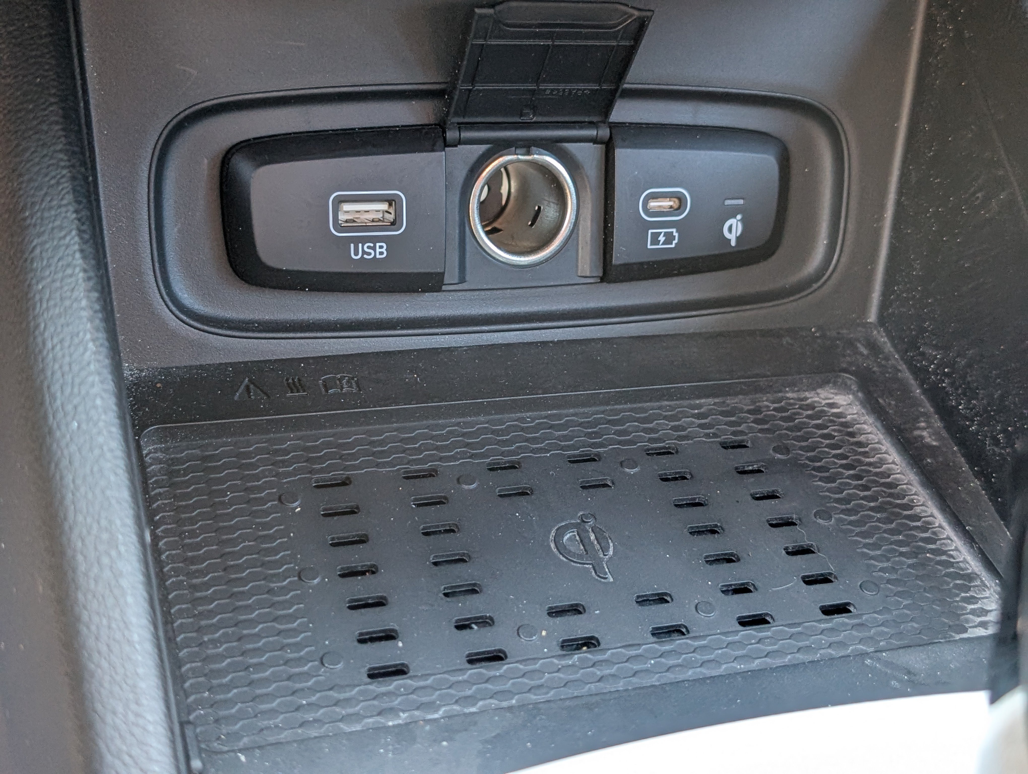 Used 2025 Hyundai Venue Limited FWD image 24