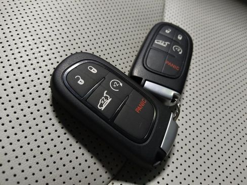 Used 2022 Jeep Cherokee Latitude Lux AWD/4WD image 32