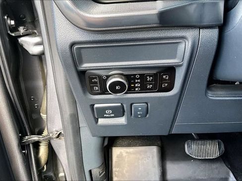 Used 2025 Ford F150 Platinum w/ FX4 Off-Road Package AWD/4WD image 16