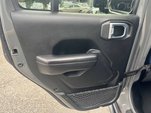 Used 2021 Jeep Gladiator Sport AWD/4WD image 17