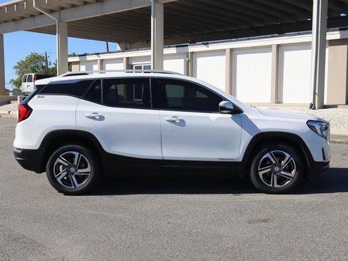 Used 2021 GMC Terrain SLT image 8