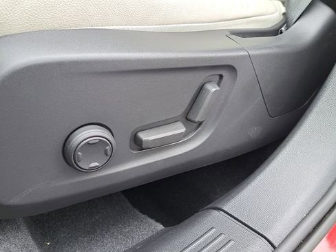 Used 2023 Volvo XC40 B5 Plus w/ Driver Assist Package AWD/4WD image 18