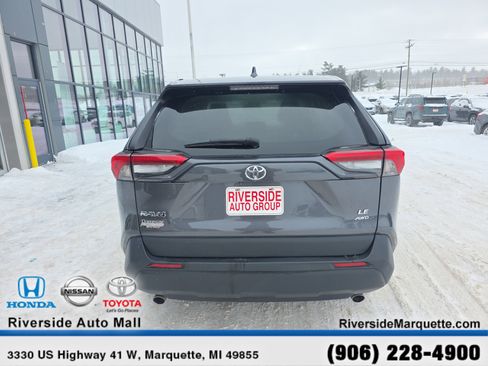 Used 2022 Toyota RAV4 LE image 13