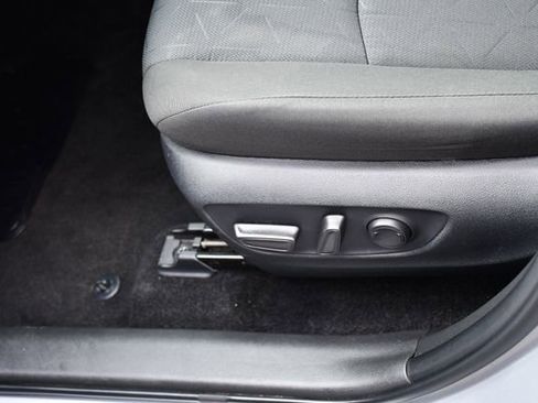 Used 2025 Toyota RAV4 XLE AWD/4WD image 30