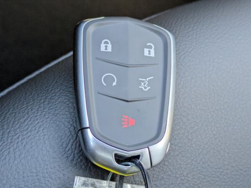 New 2026 Cadillac XT5 Luxury w/ LPO, ONYX Package image 31