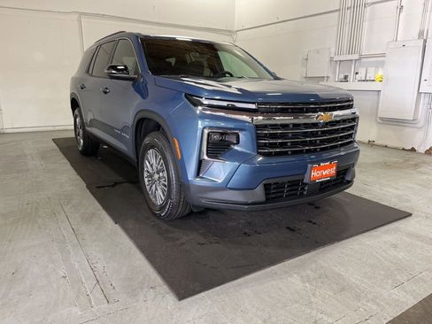 New 2026 Chevrolet Traverse LT w/ Driver Confidence Package AWD/4WD image 1