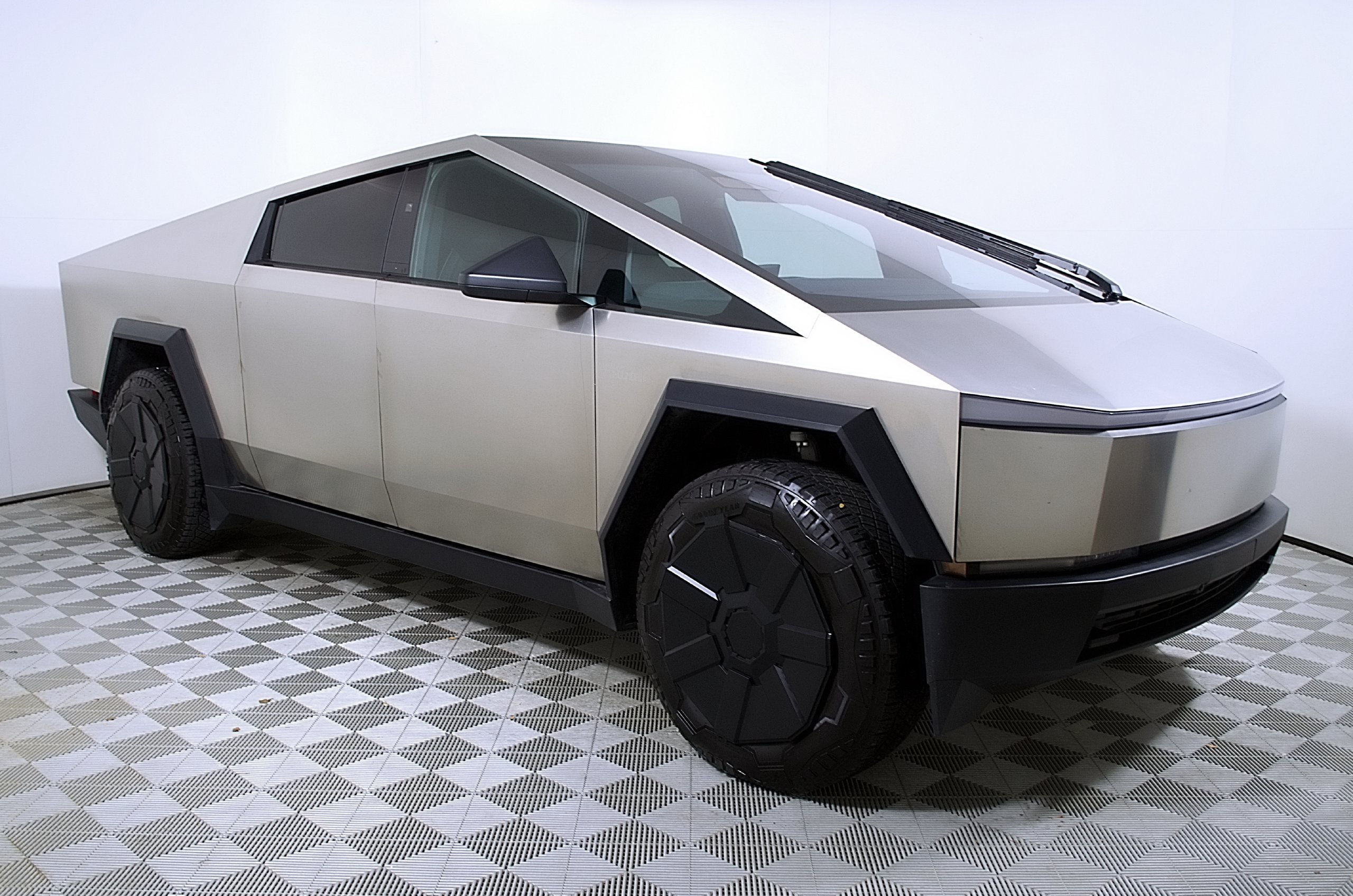 Used 2024 Tesla Cybertruck Cyberbeast AWD/4WD image 6