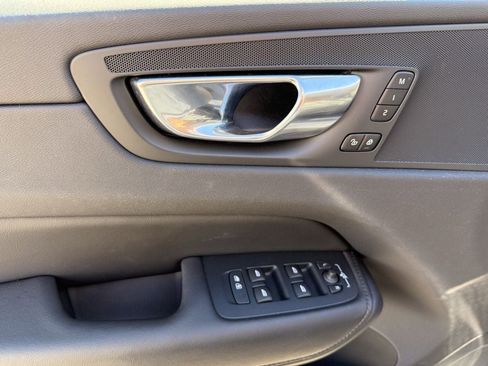 Certified 2025 Volvo XC60 B5 Plus image 15