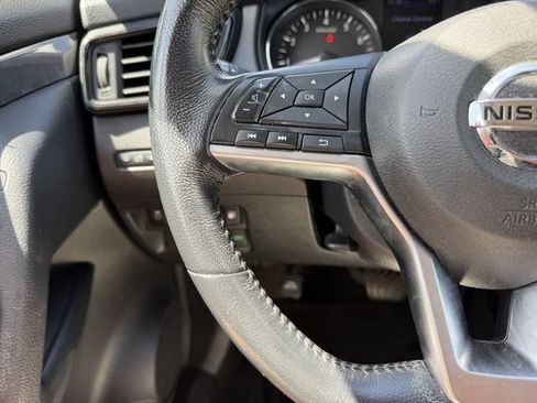 Used 2019 Nissan Rogue SV FWD image 14