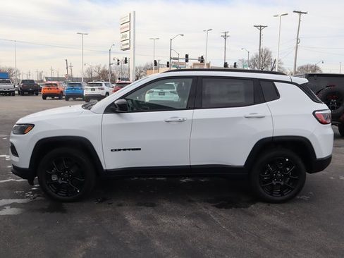 New 2026 Jeep Compass Latitude image 18
