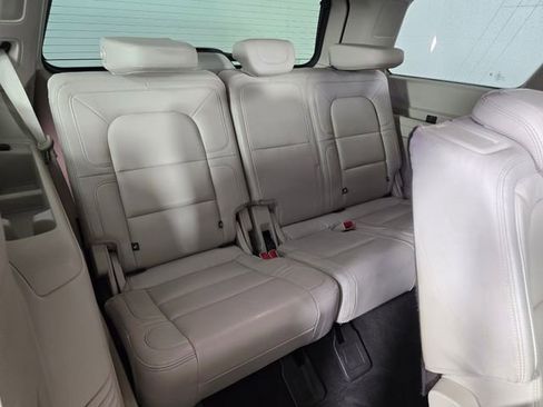 Used 2020 Lincoln Navigator Reserve w/ Luxury Package image 13