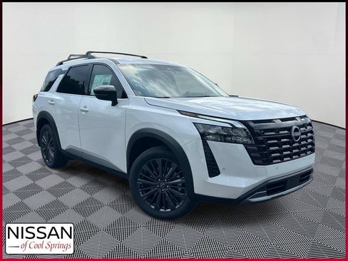 New 2026 Nissan Pathfinder SL w/ SL Premium Package FWD image 1