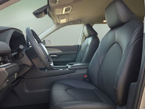 Used 2026 Toyota Grand Highlander XLE image 9