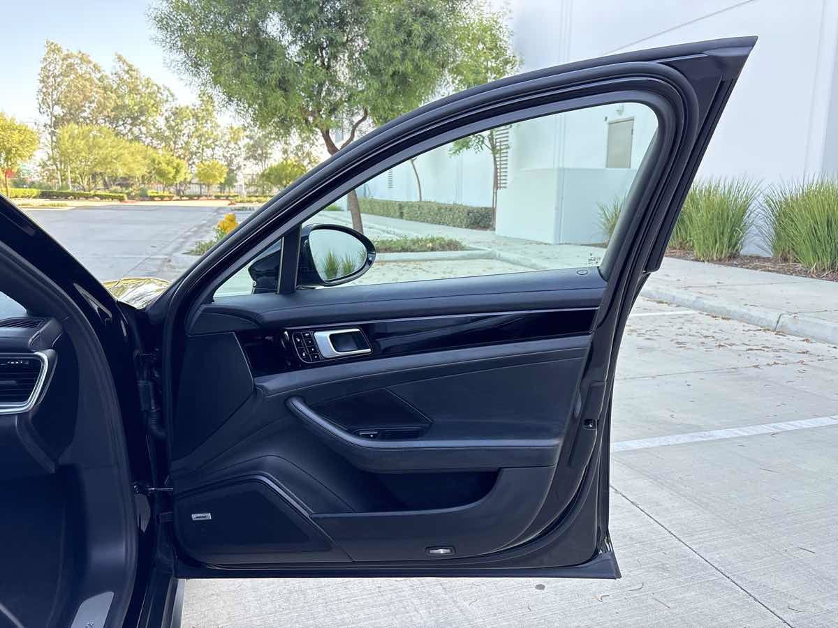 Used 2018 Porsche Panamera 4 AWD/4WD image 18