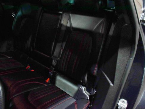 Used 2017 Maserati Levante w/ Luxury Package image 38