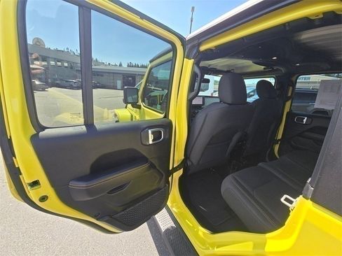 Used 2024 Jeep Wrangler Sahara image 9