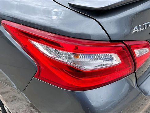 Used 2017 Nissan Altima 2.5 SL w/ 2.5 Technology Package FWD image 28