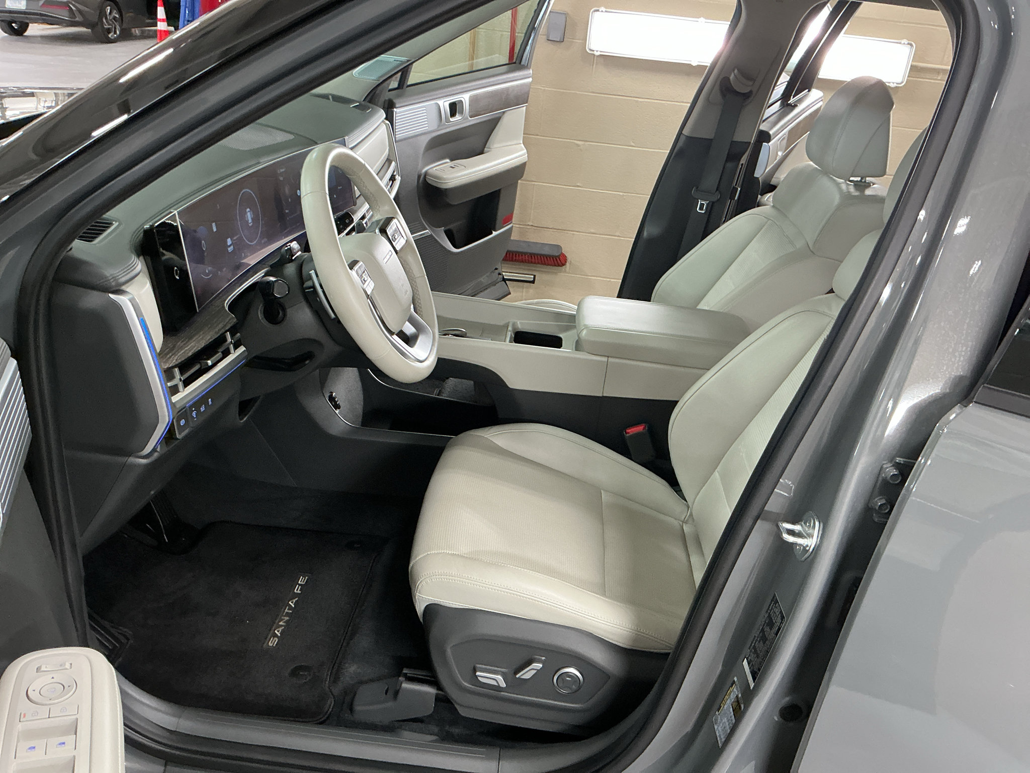 Certified 2024 Hyundai Santa Fe Limited AWD/4WD image 11