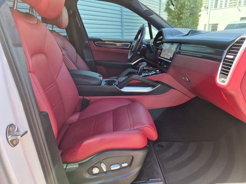 Used 2019 Porsche Cayenne Turbo AWD/4WD image 29