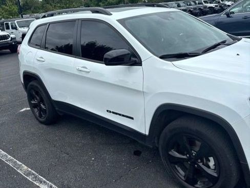 Used 2023 Jeep Cherokee Altitude Lux w/ Lux Elite Package AWD/4WD image 4