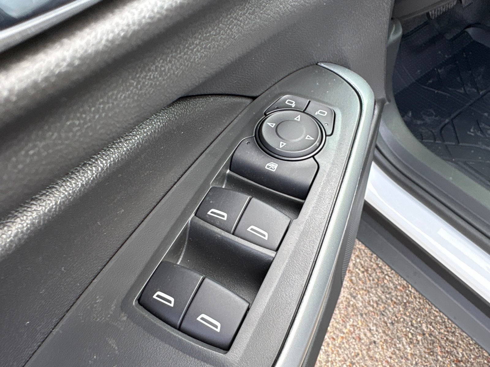 New 2026 Chevrolet Trax LS w/ LS Convenience Package FWD image 11