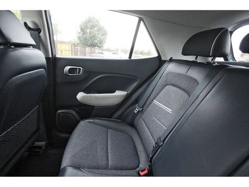 Certified 2022 Hyundai Venue Limited FWD image 12