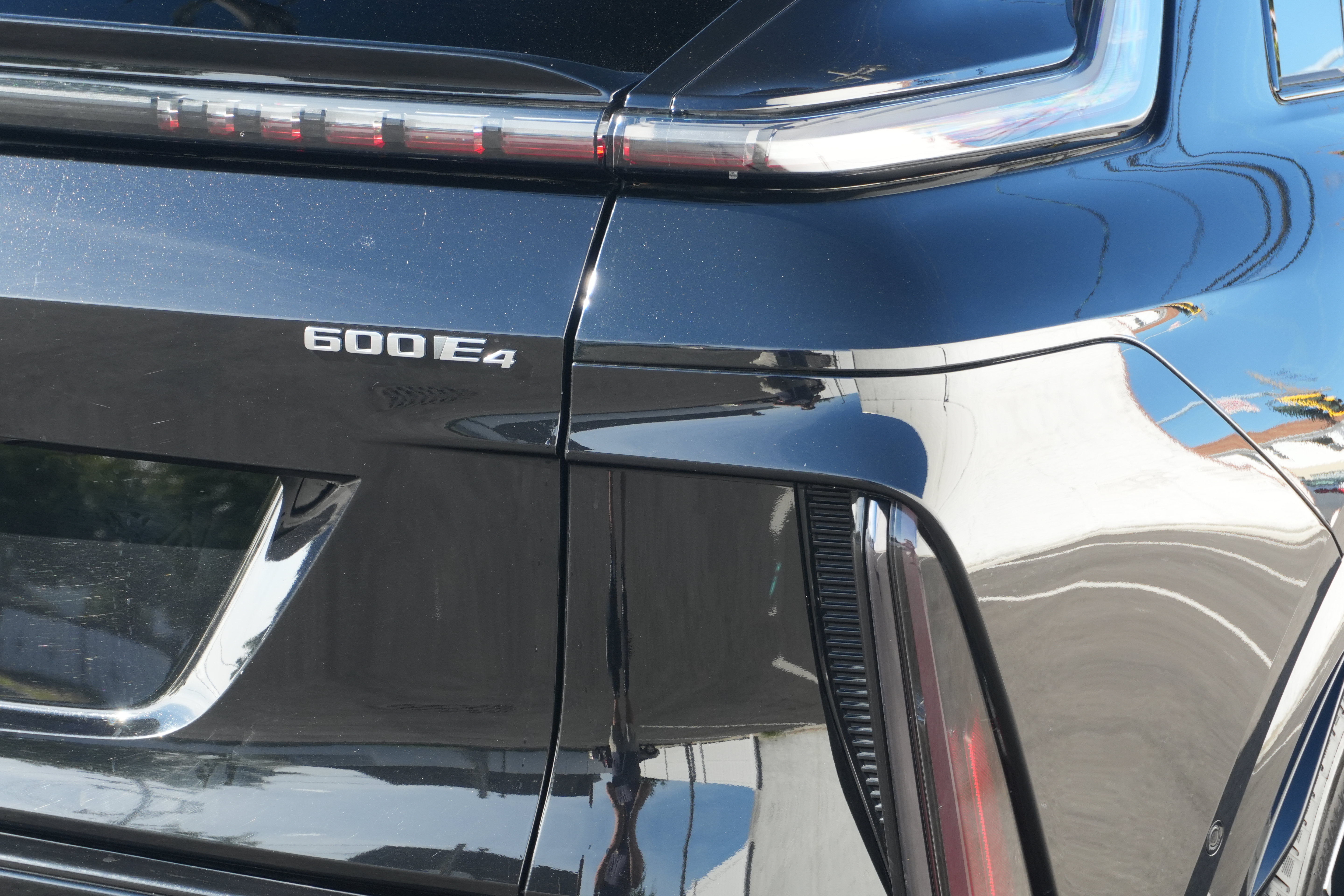 Used 2024 Cadillac Lyriq Sport w/ LPO, Floor Liner Package AWD/4WD image 18
