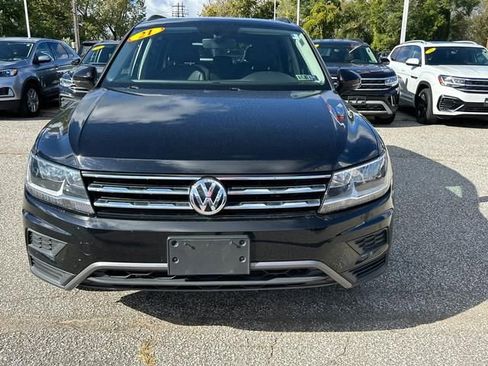 Used 2021 Volkswagen Tiguan SE w/ Panoramic Sunroof Package image 8