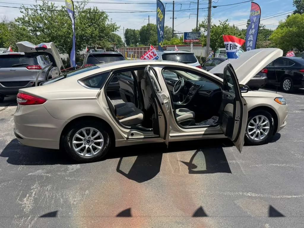 Used 2018 Ford Fusion S FWD image 19